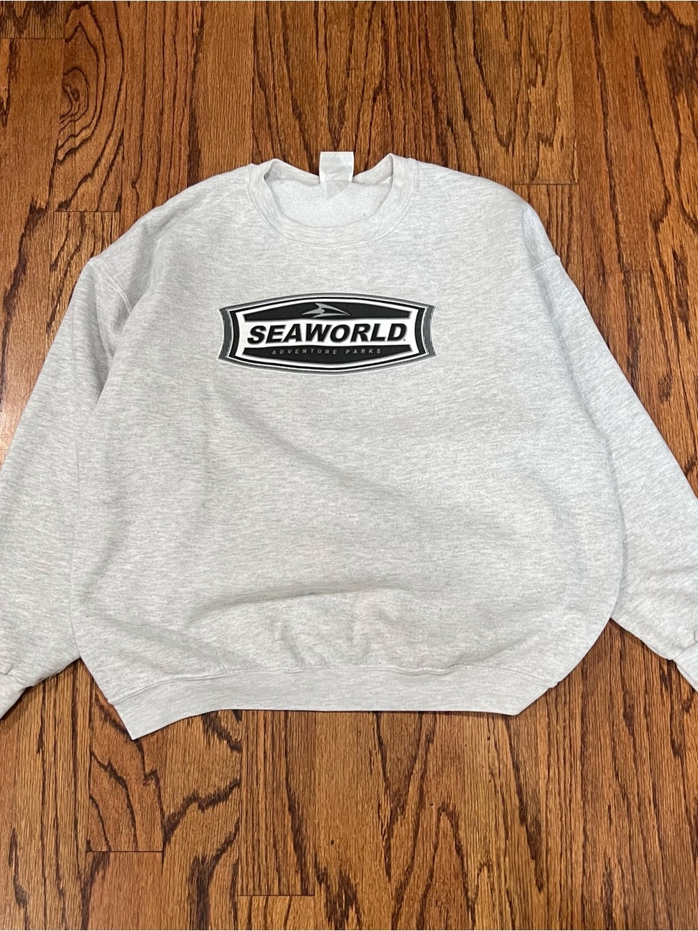 Lee Light Gray Seaworld Crewneck Sweatshirt